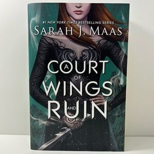 A Court of Wings and Ruin 1st Print by Sarah J. Maas A Court of Thorns and Roses